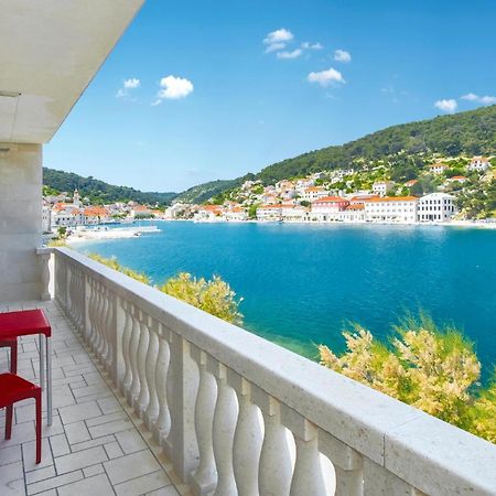 Beautiful Home In Pucisca With Wifi Buitenkant foto
