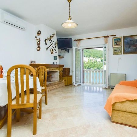 Beautiful Home In Pucisca With Wifi Buitenkant foto
