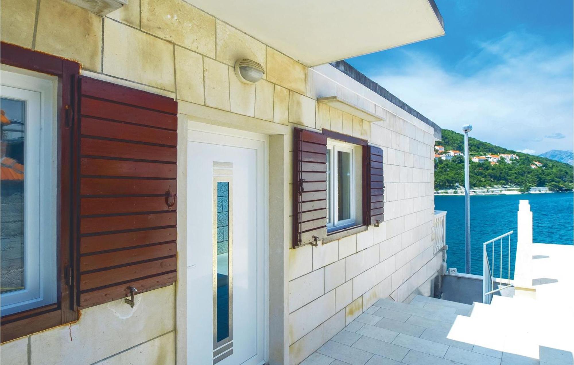 Beautiful Home In Pucisca With Wifi Buitenkant foto