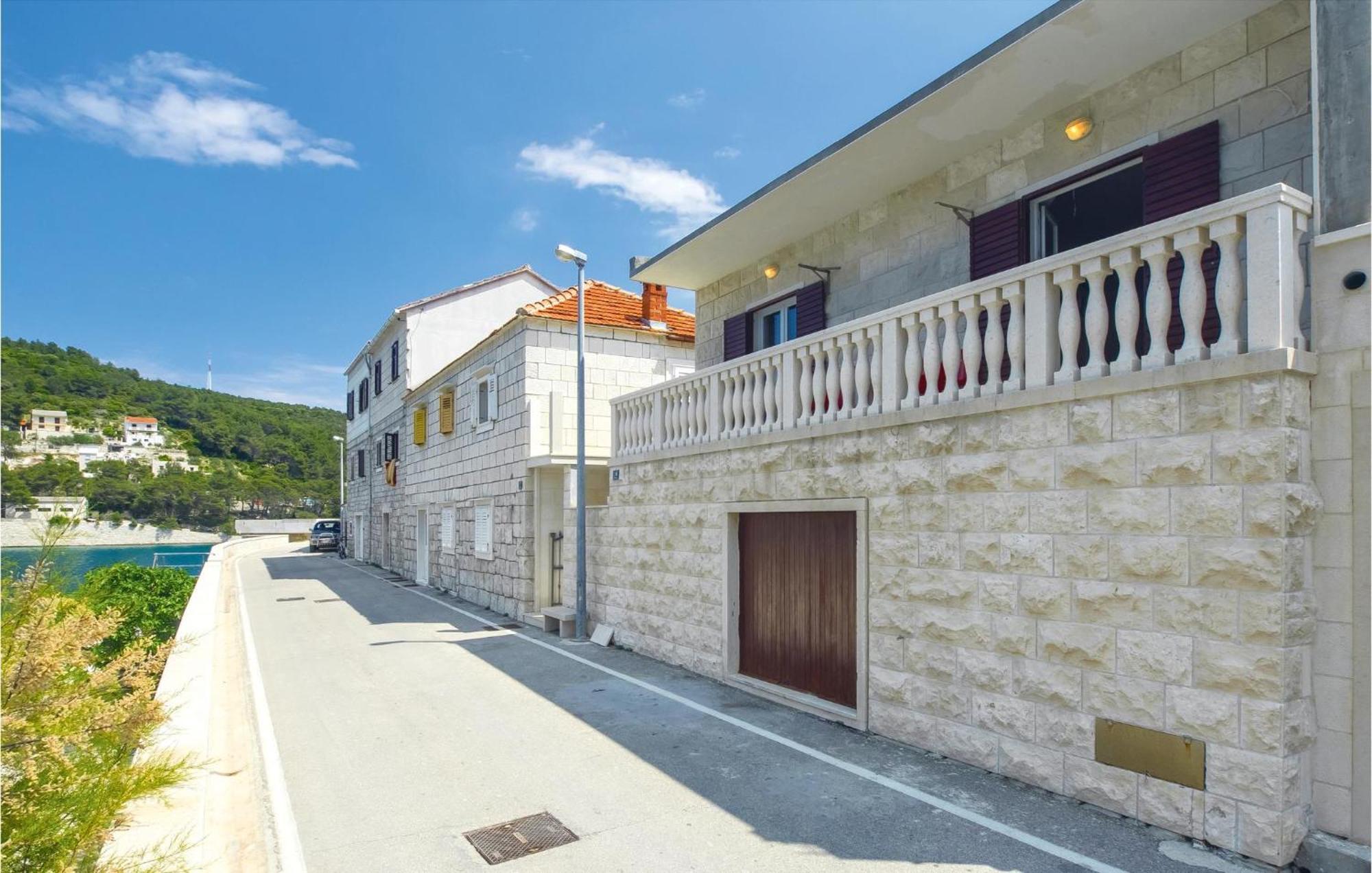 Beautiful Home In Pucisca With Wifi Buitenkant foto
