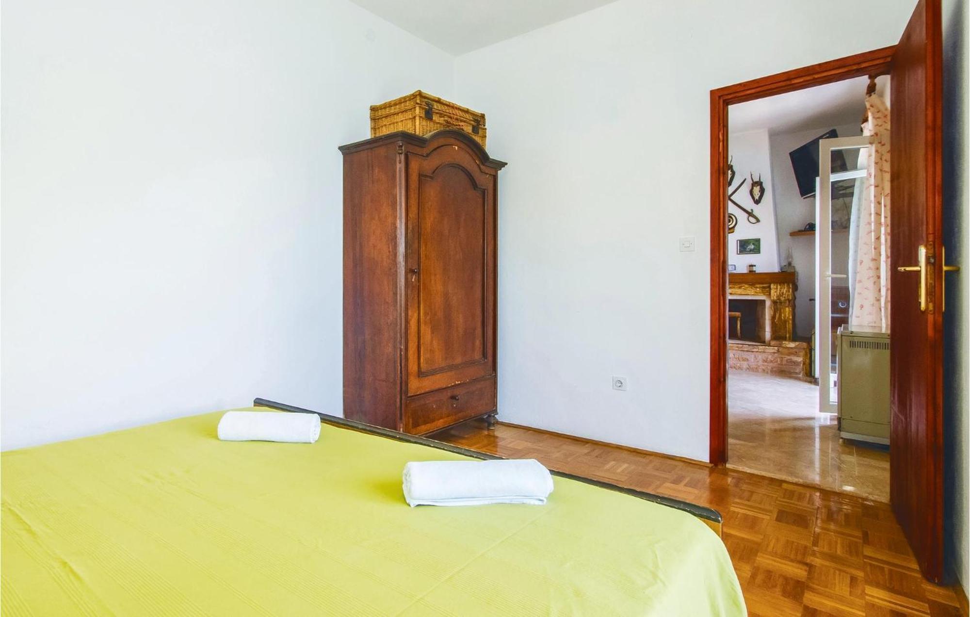 Beautiful Home In Pucisca With Wifi Buitenkant foto