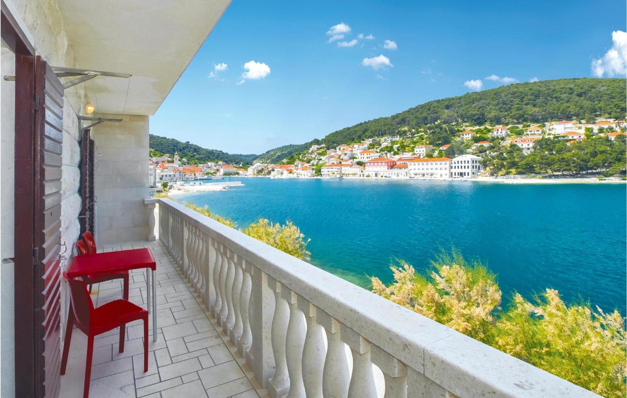 Beautiful Home In Pucisca With Wifi Buitenkant foto
