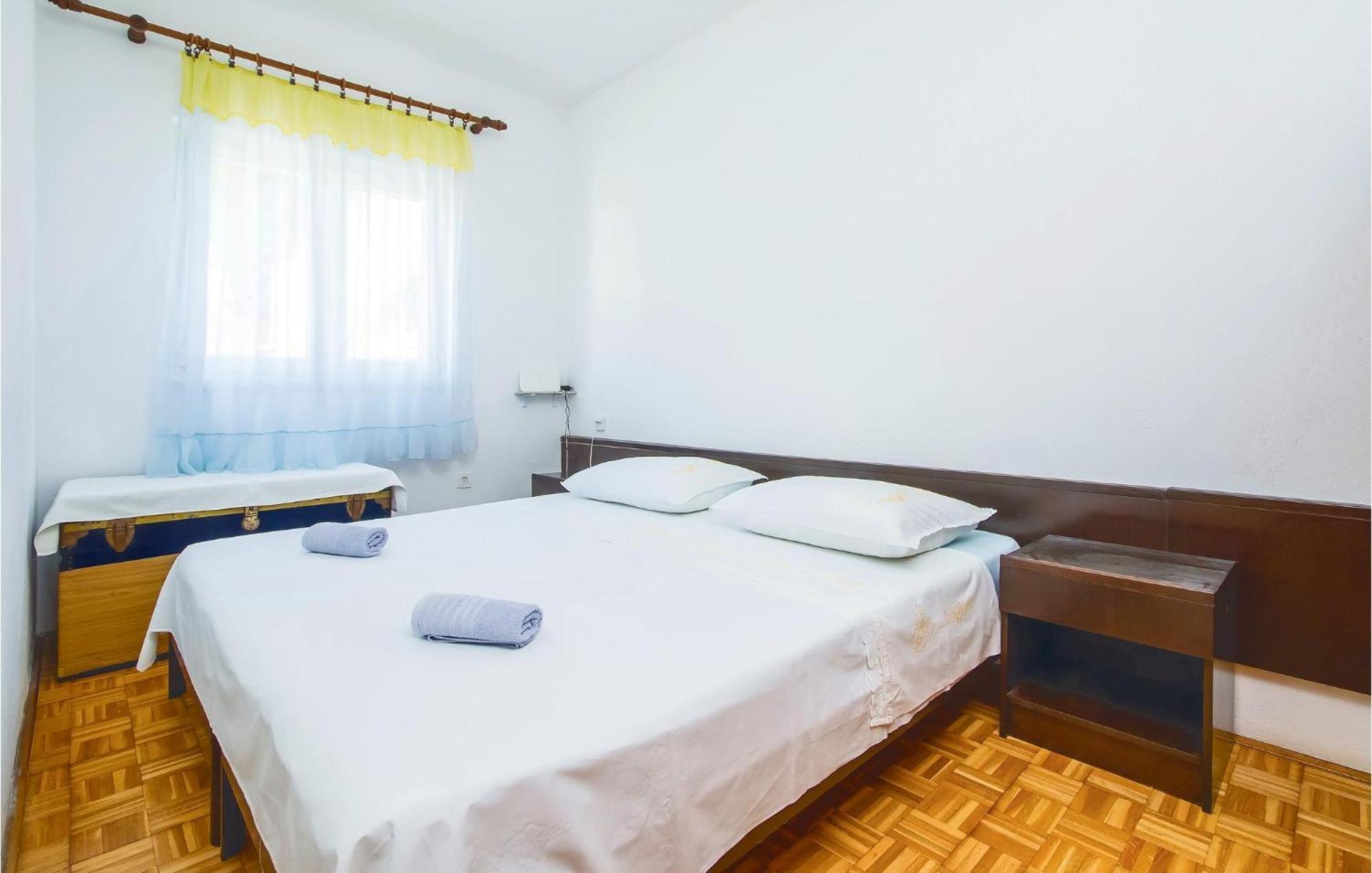 Beautiful Home In Pucisca With Wifi Buitenkant foto