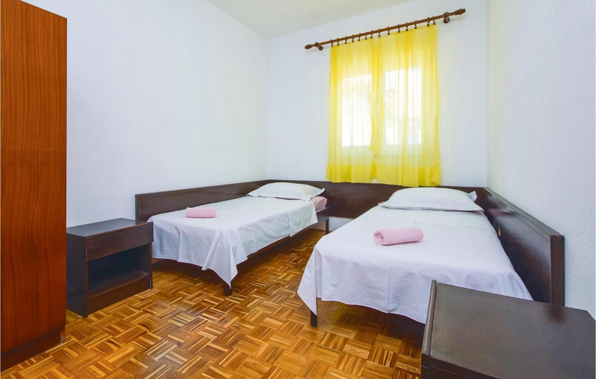 Beautiful Home In Pucisca With Wifi Buitenkant foto